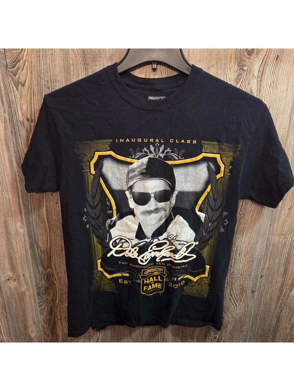 NASCAR Hall of Fame Racing Intimidator Dale Earnhardt Sr. T-shirt Size Med Black